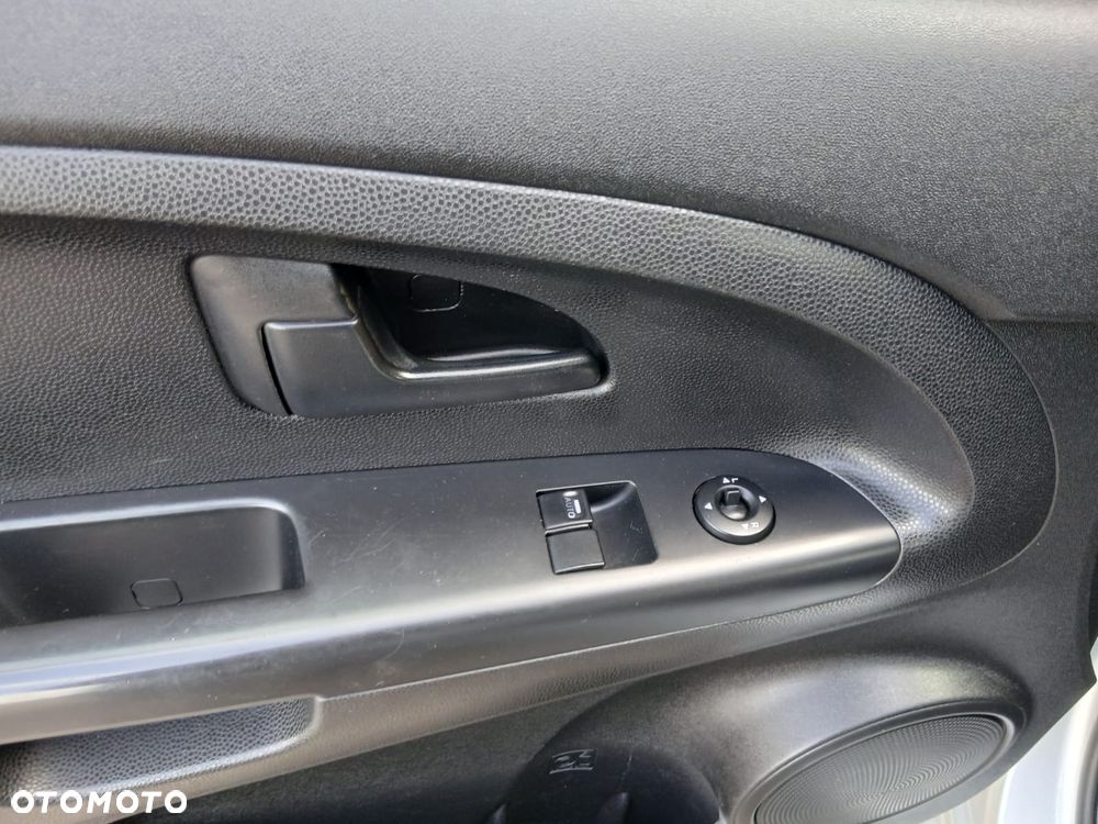 Kia Venga 1.4 CVVT Vision - 16