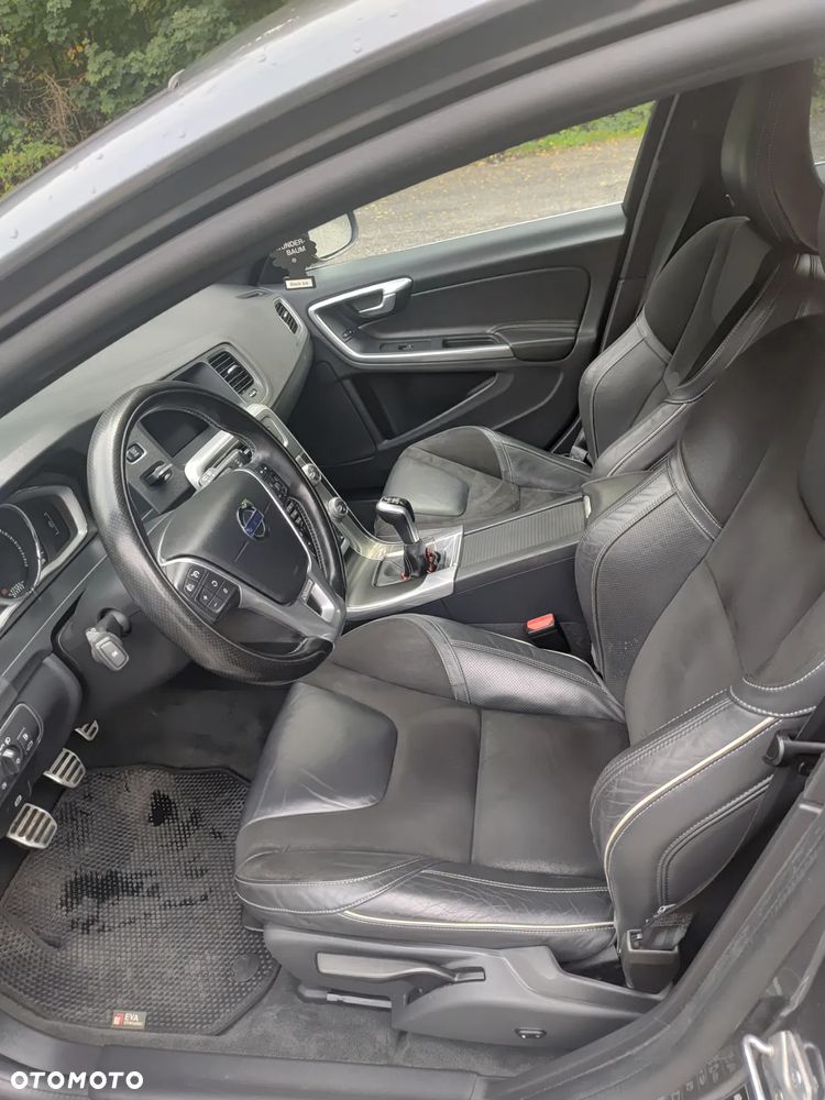 Volvo V60 D4 R-Design - 6