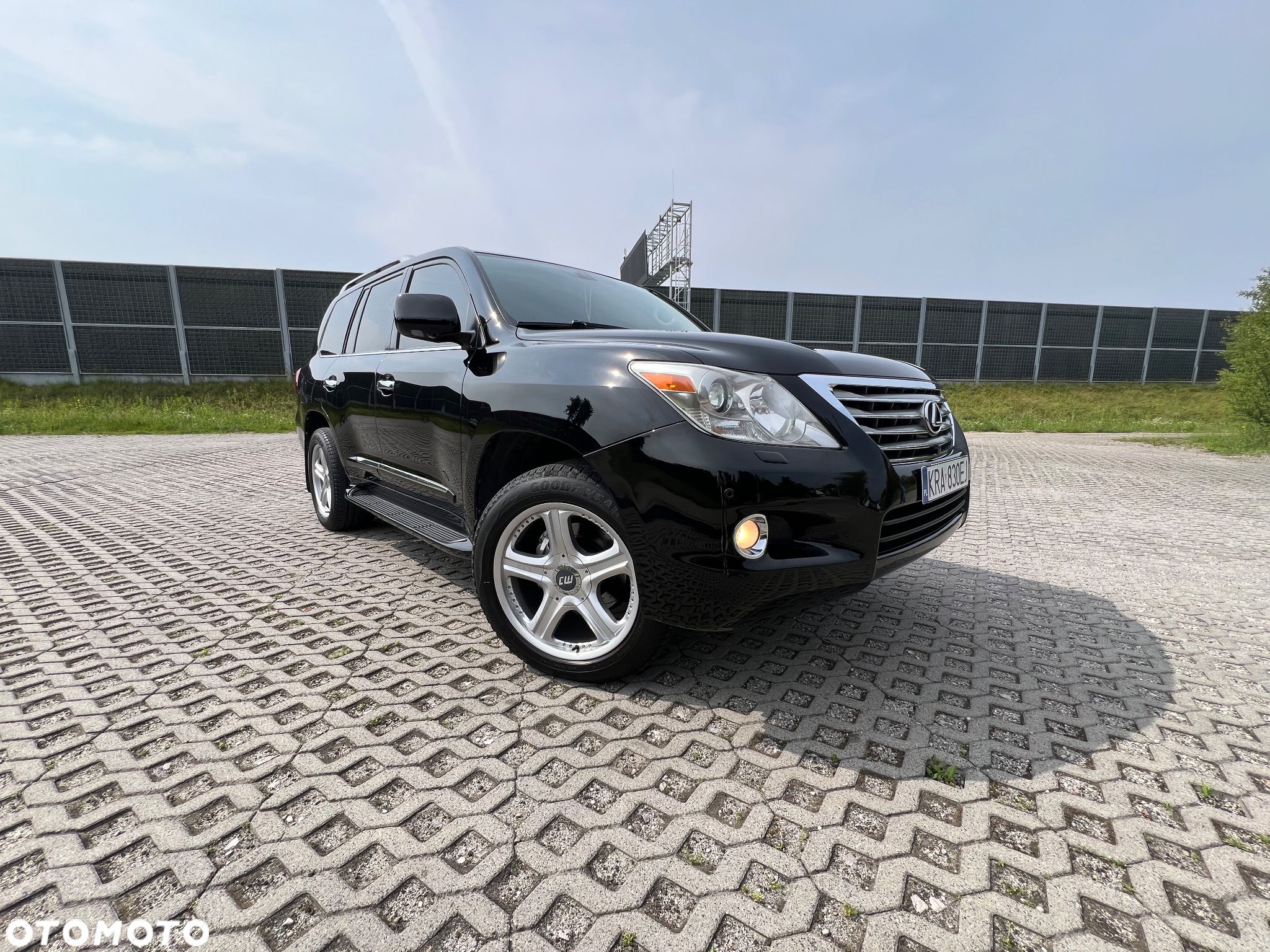 Lexus LX 570 - 1