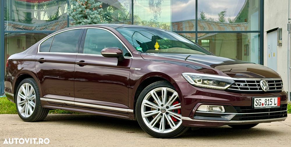 Volkswagen Passat - 1