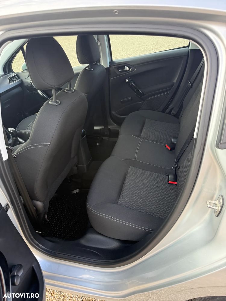 Peugeot 208 1.2 L PureTech STT Active - 10