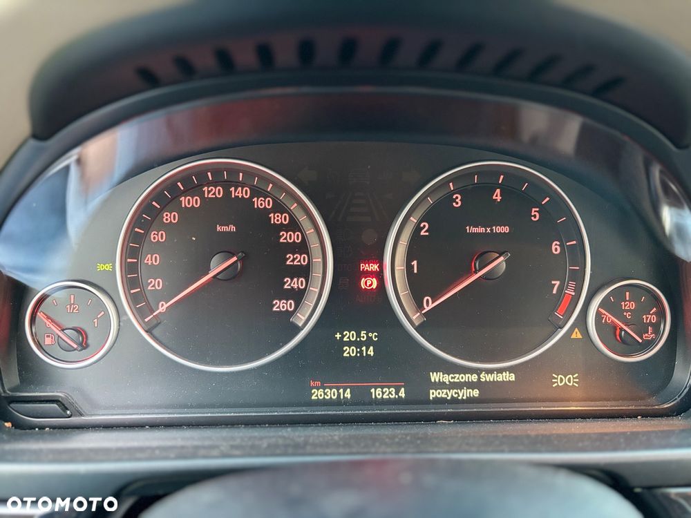 BMW Seria 5 528i - 26