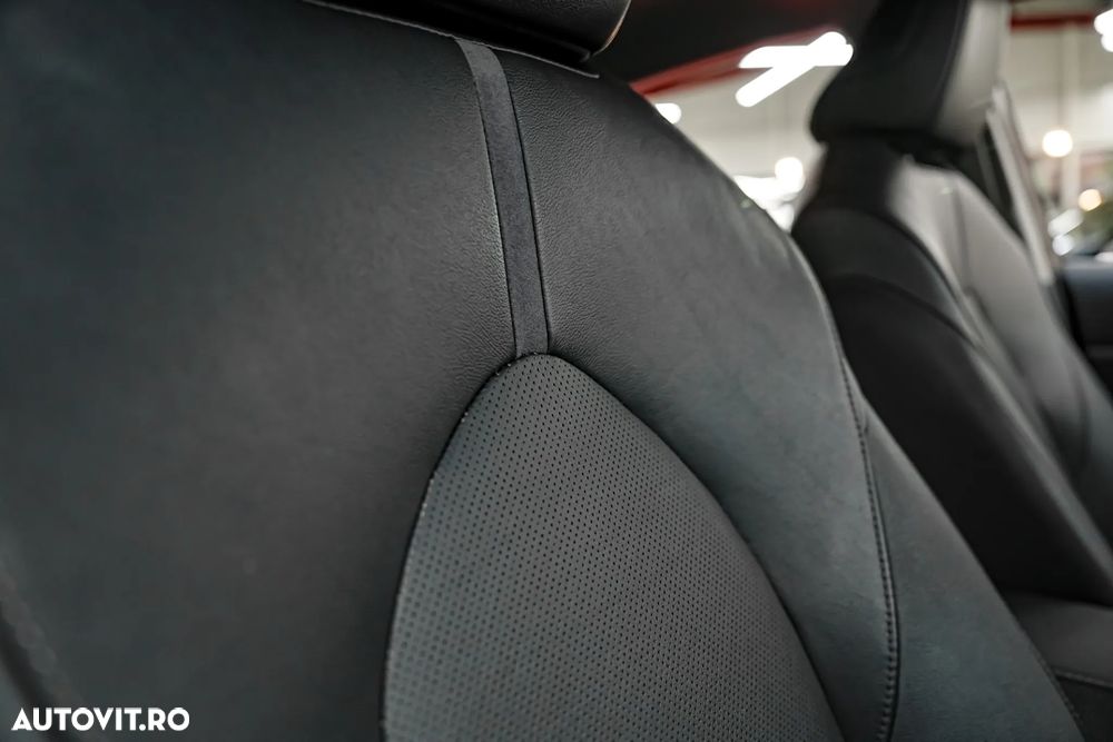 Toyota Camry Luxury - 32