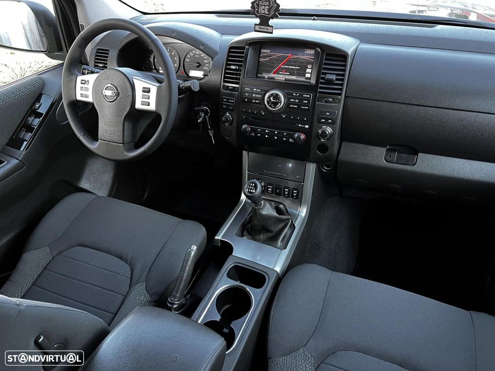 Nissan Navara 2.5 dCi CD LE 4WD - 7