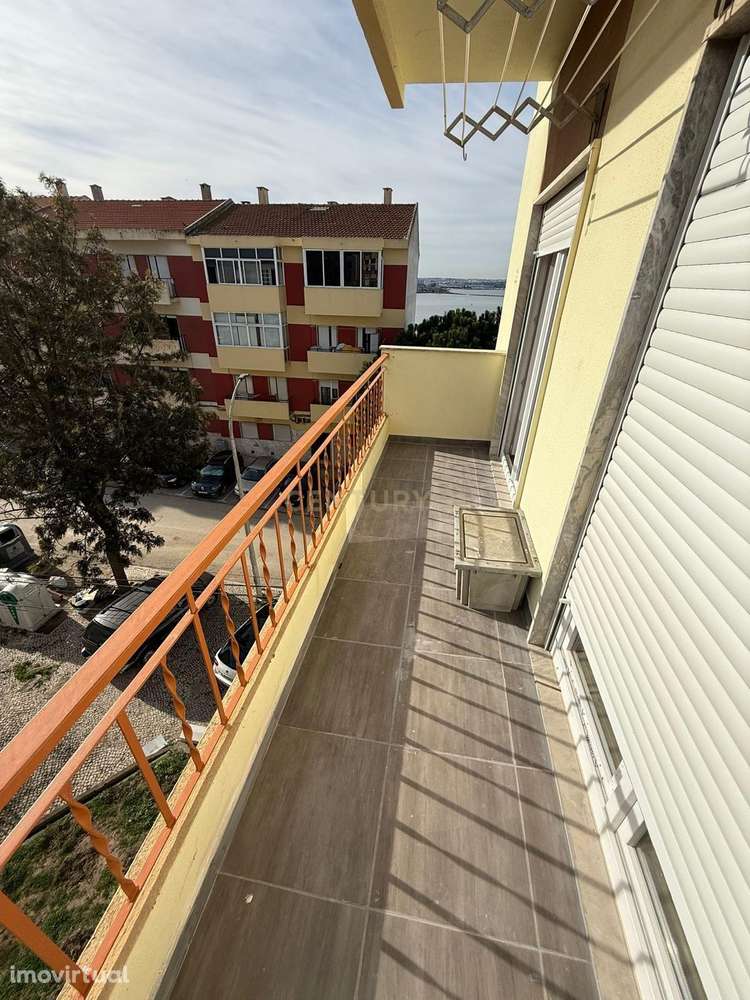 Apartamento t2 para arrendamento completamente remodelado, Quinta da L - Grande imagem: 2/12