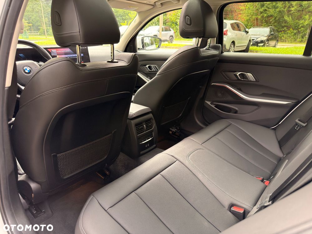 BMW Seria 3 320d xDrive MHEV Luxury Line - 12