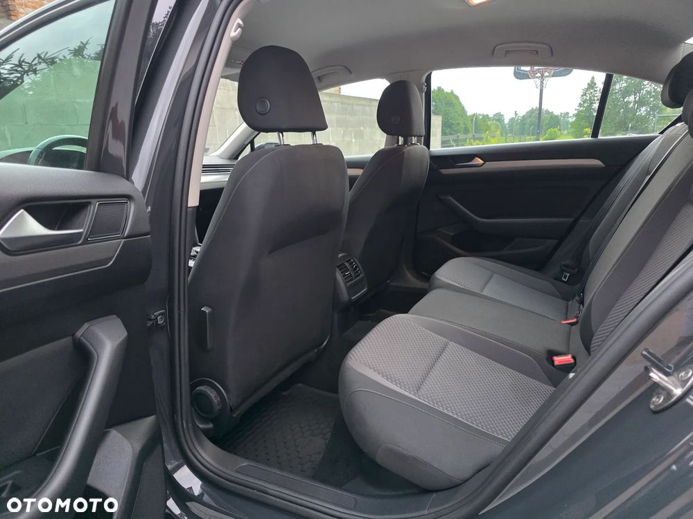 Volkswagen Passat - 24