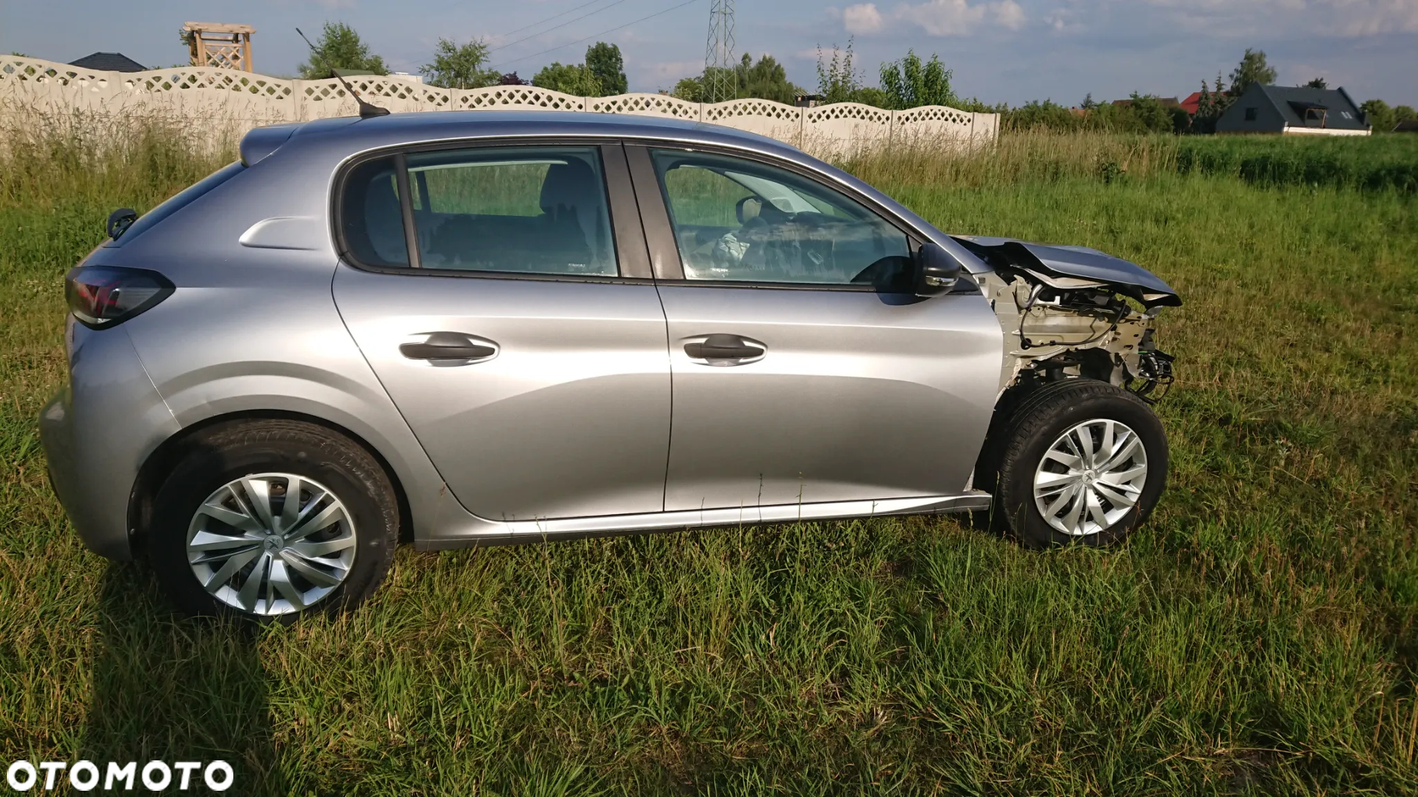 Peugeot 208 - 18
