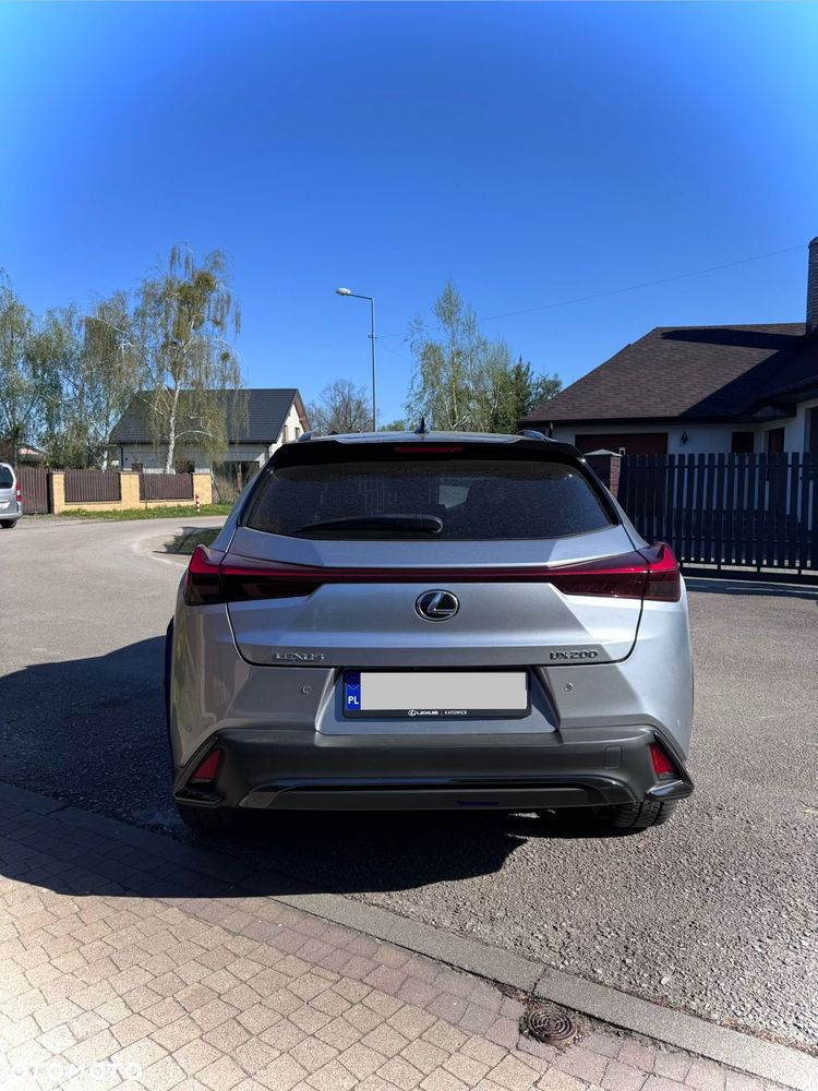Lexus UX - 4