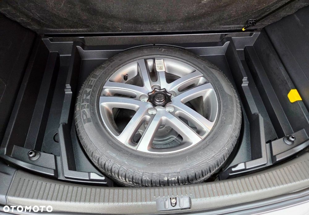 Volkswagen Touran - 16