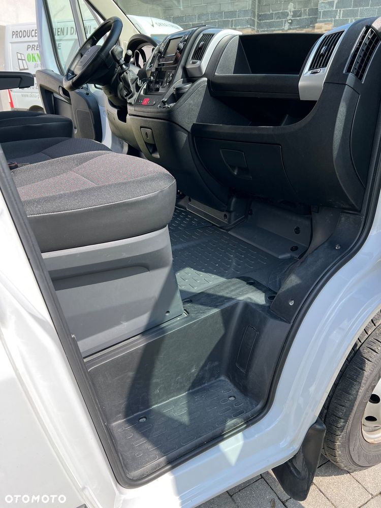 Peugeot Samochód ciężarowy - 8