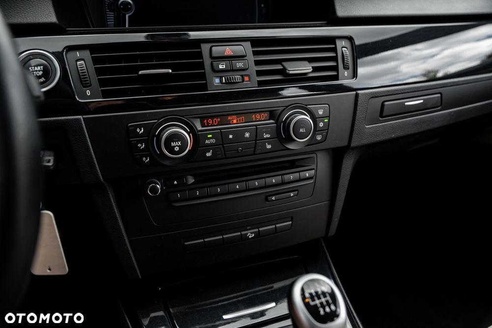 BMW Seria 3 325i xDrive Edition Exclusive - 35