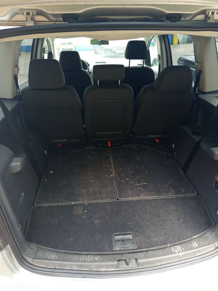 Volkswagen Touran - 6