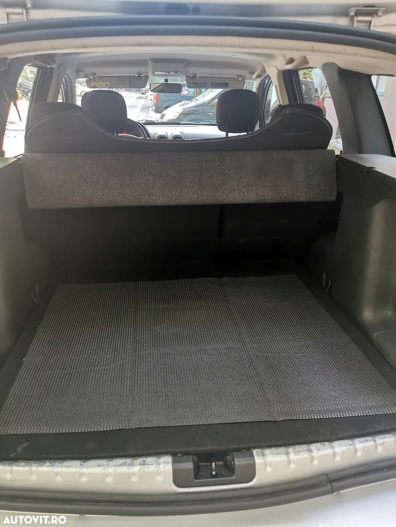 Dacia Duster 1.6 4x4 Laureate - 12