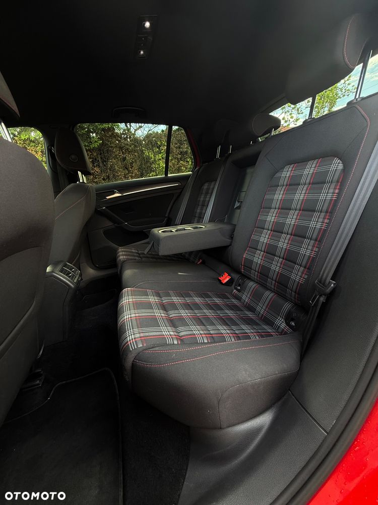 Volkswagen Golf GTI (BlueMotion Technology) DSG - 24