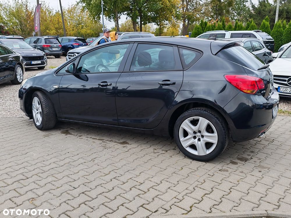 Opel Astra 2011