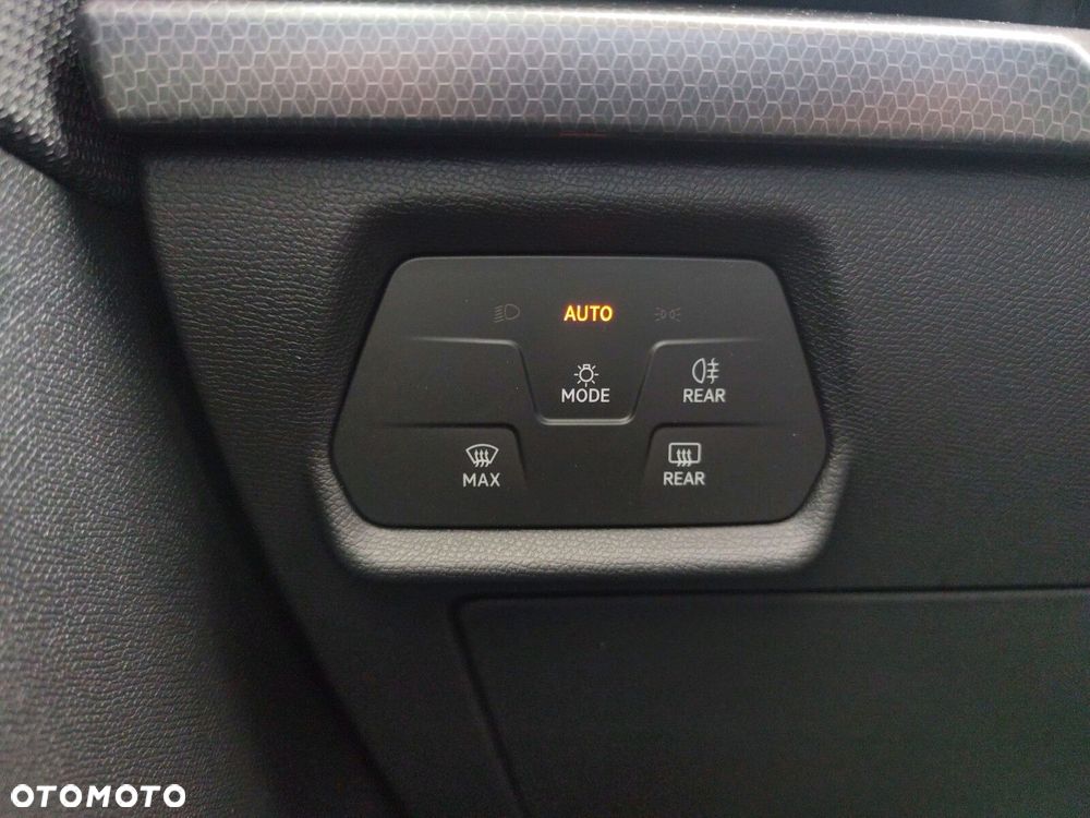 Seat Leon 1.5 eTSI Style DSG - 21