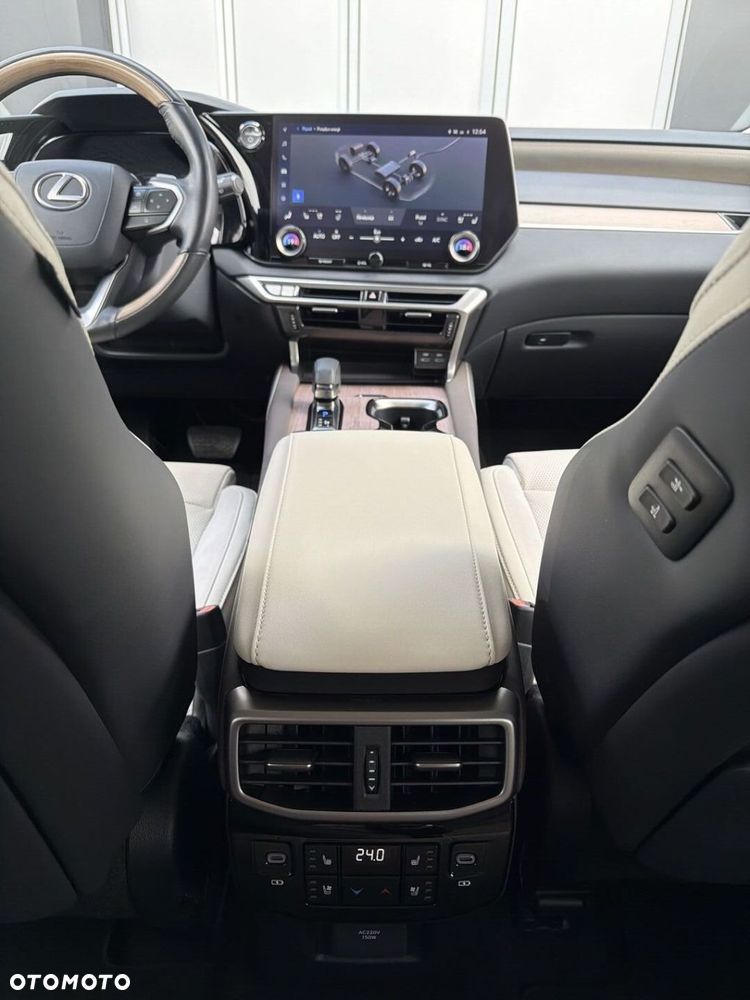 Lexus RX 450h+ Omotenashi - 26