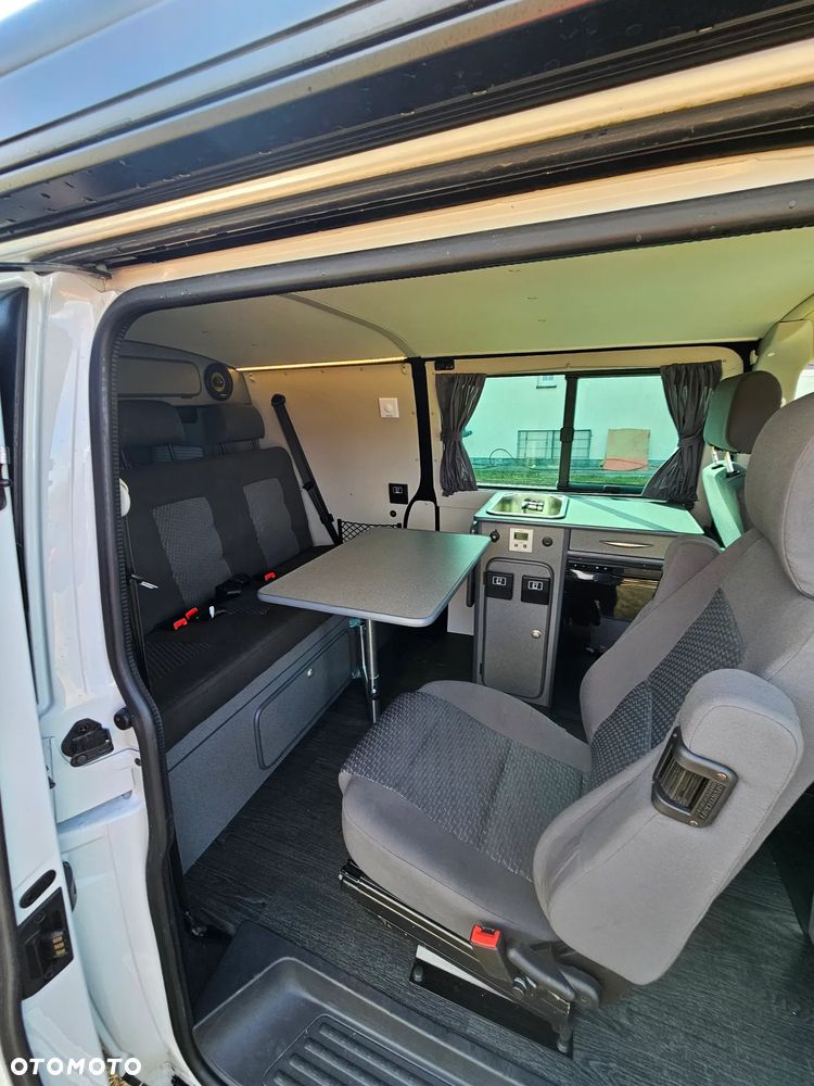 Volkswagen Caravelle - 24