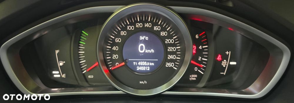 Volvo V40 Cross Country - 16
