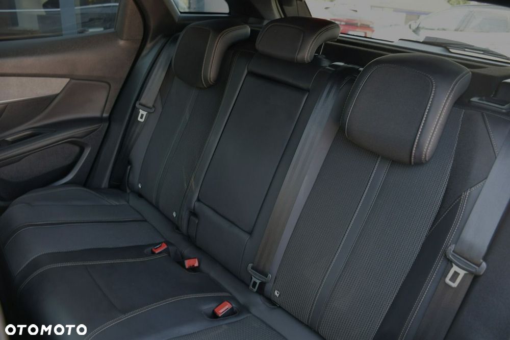 Peugeot 3008 1.6 PureTech HYbrid GT Line S&S EAT8 - 20