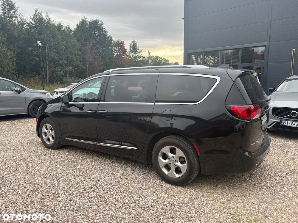 Chrysler Pacifica - 7