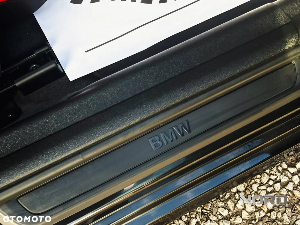 BMW Seria 3 320d mHEV - 12
