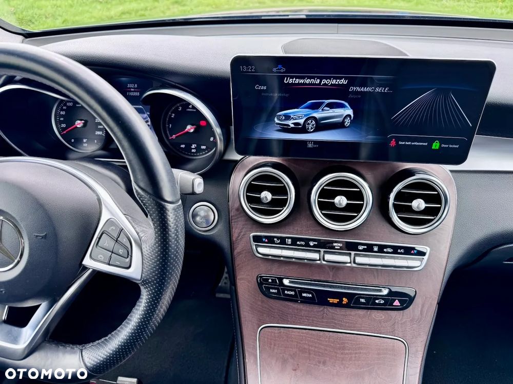 Mercedes-Benz GLC 250 4Matic 9G-TRONIC AMG Line - 22