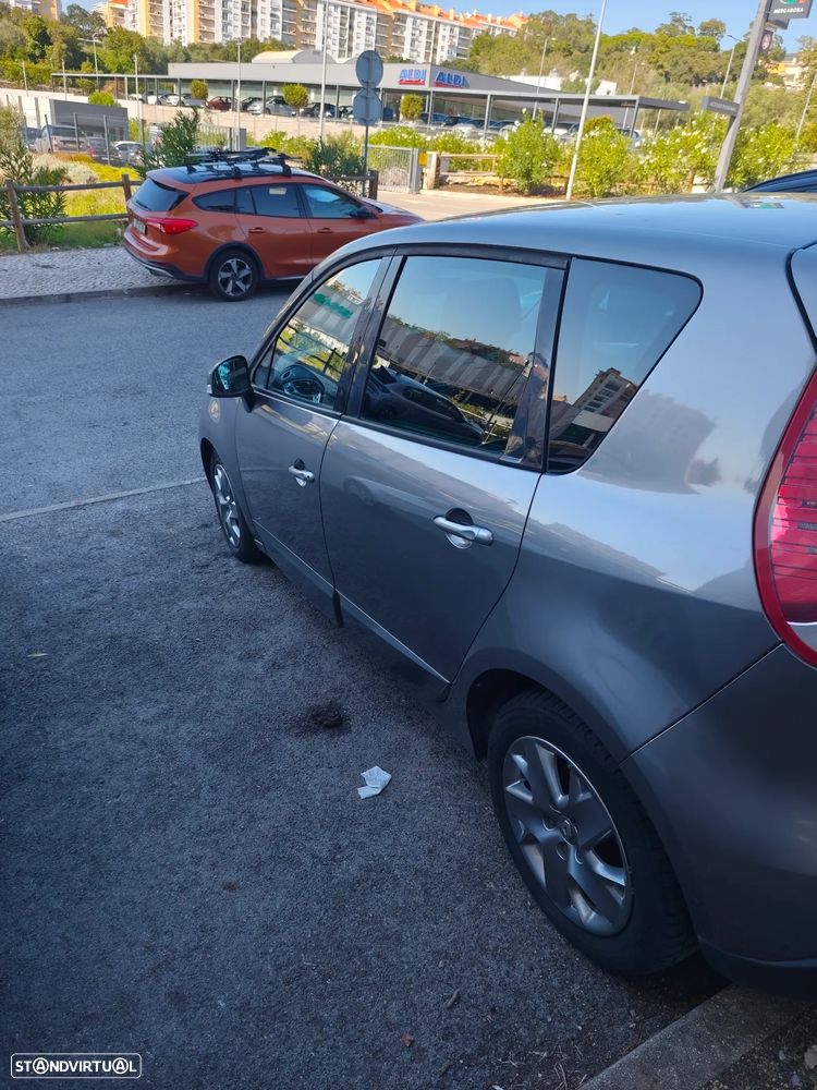 Renault Scenic 2011 photo 4