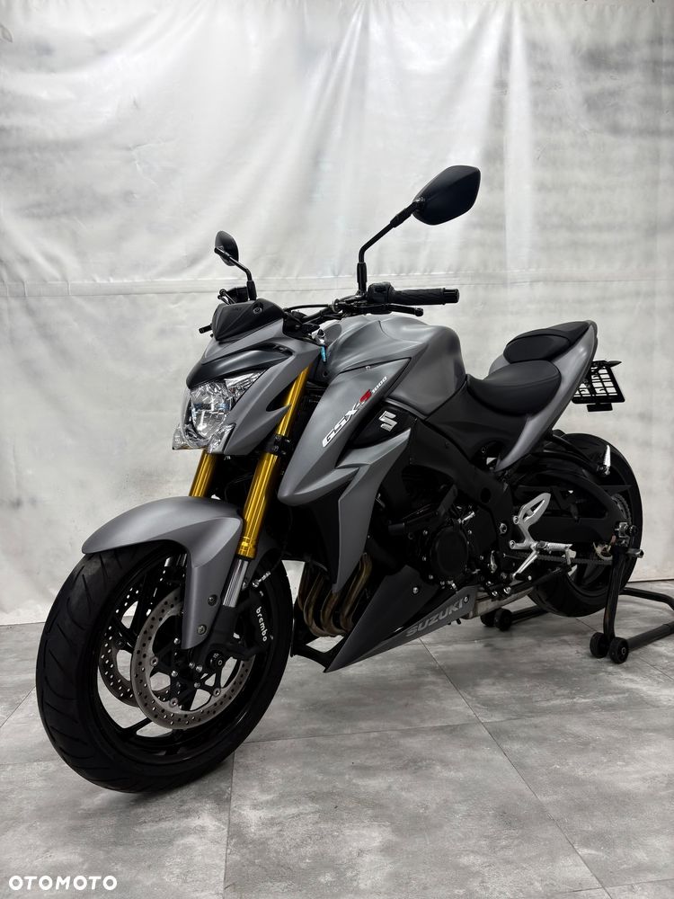 Suzuki GSX 1000 - 24