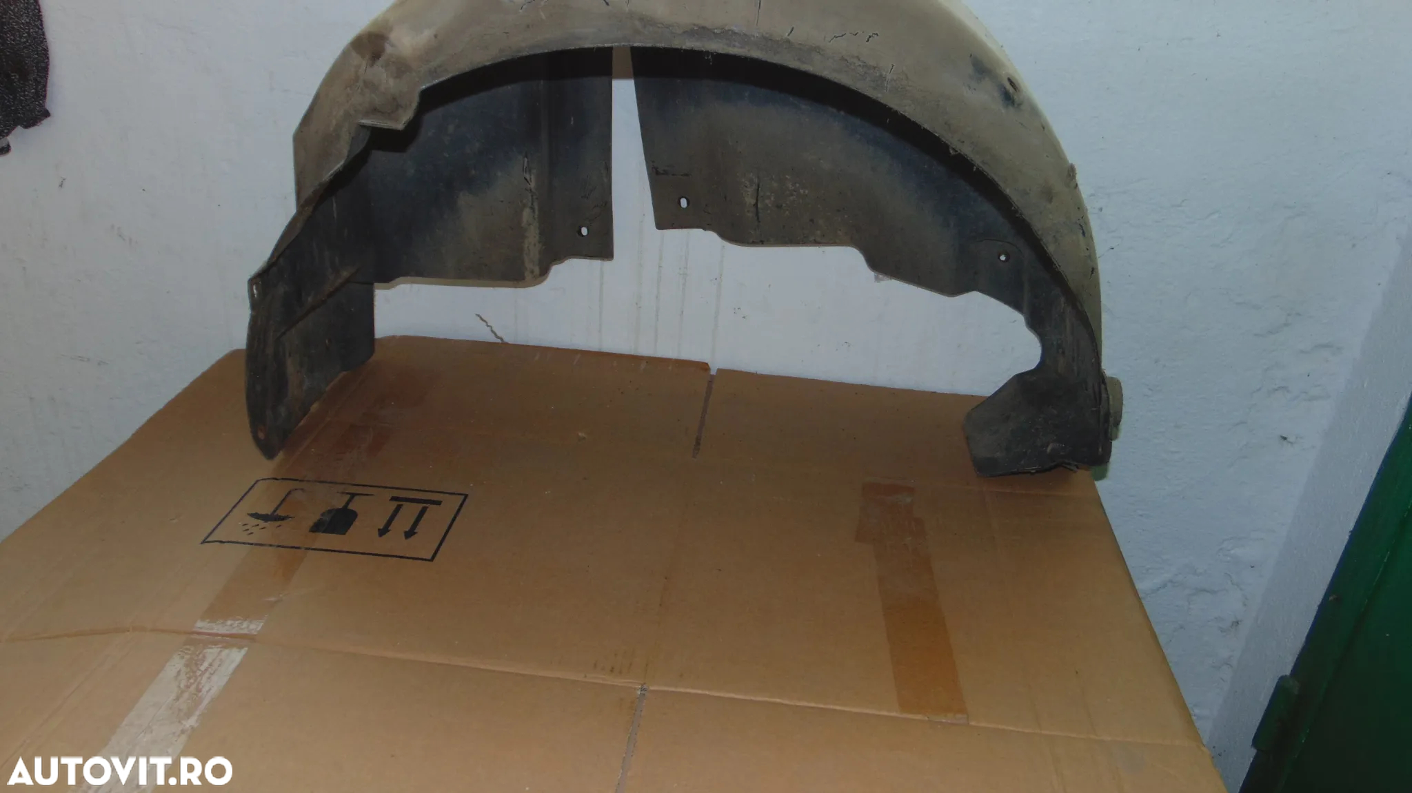 Carenaje aparatori noroi Fata/Spate Skoda Rapid an 2012 - 5