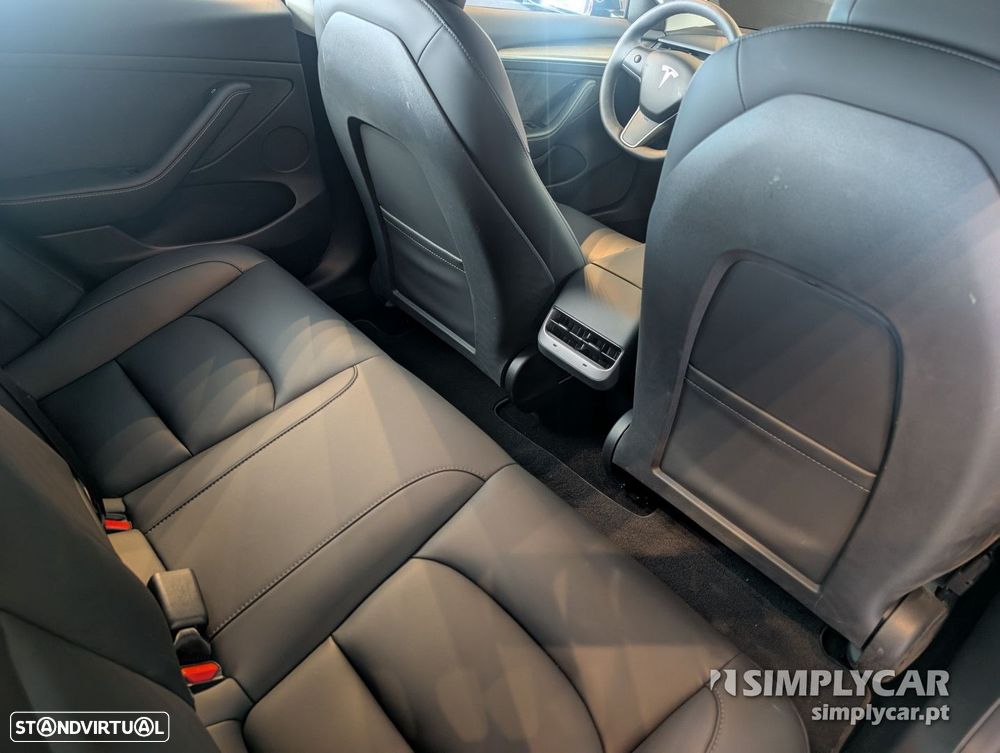 Tesla Model 3 - 8