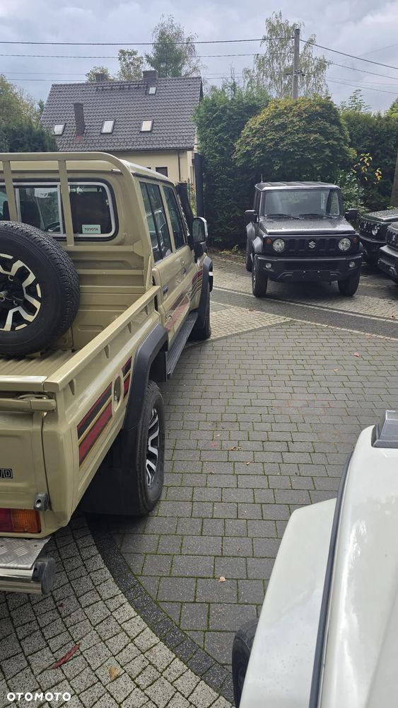 Toyota Land Cruiser - 26