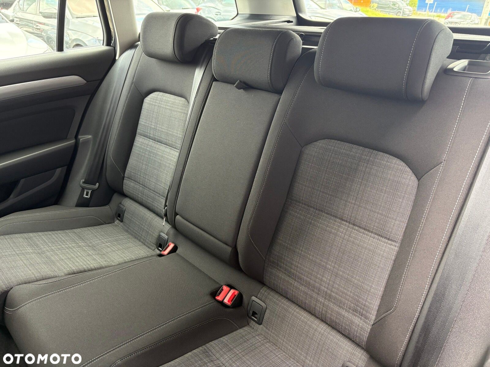 Volkswagen Passat - 13