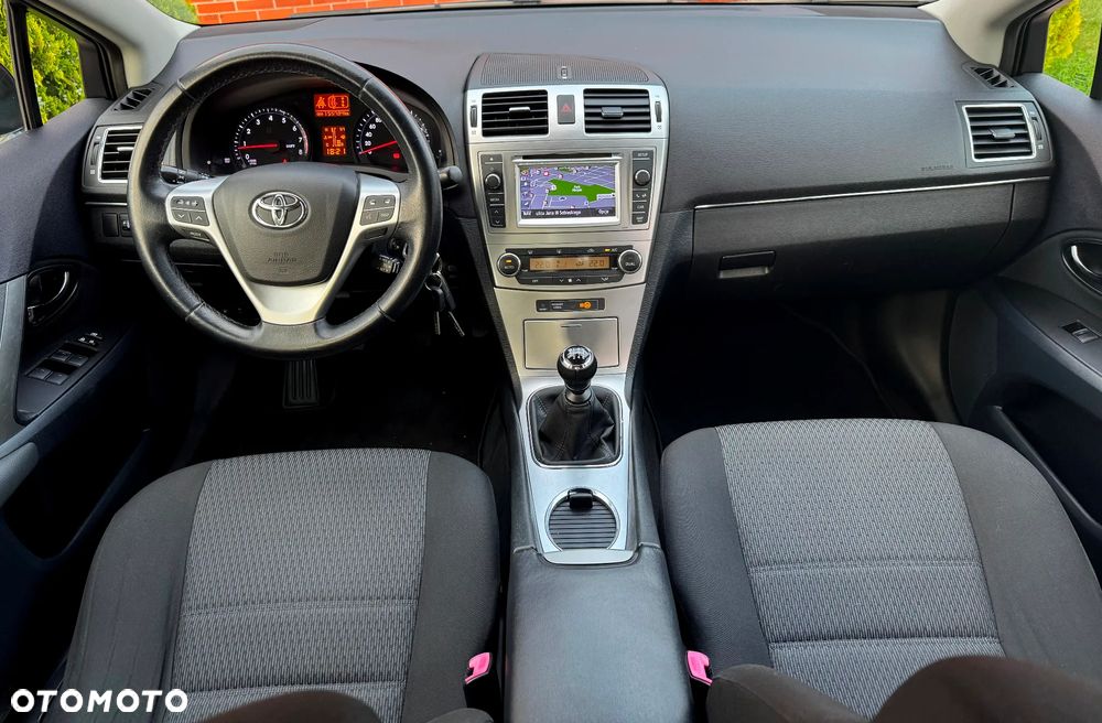 Toyota Avensis 1.6 Premium - 13