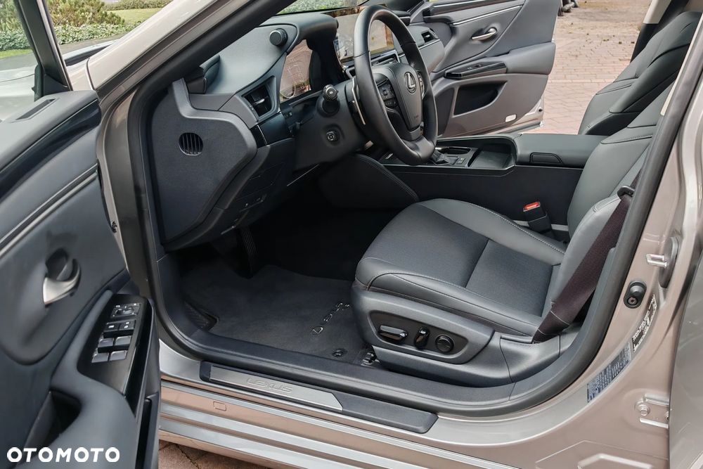 Lexus ES 300h Business Edition - 16