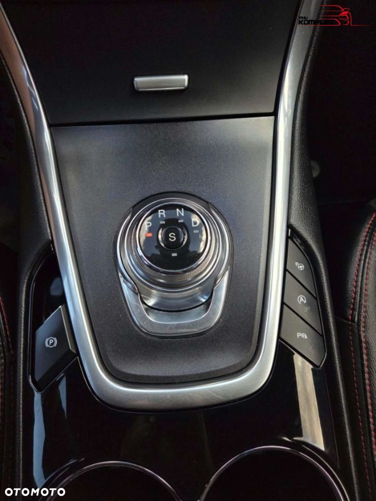 Ford S-Max - 17