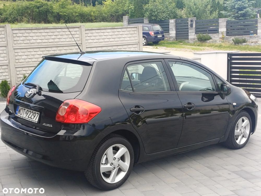 Toyota Auris 1.4 D-4D Terra - 11