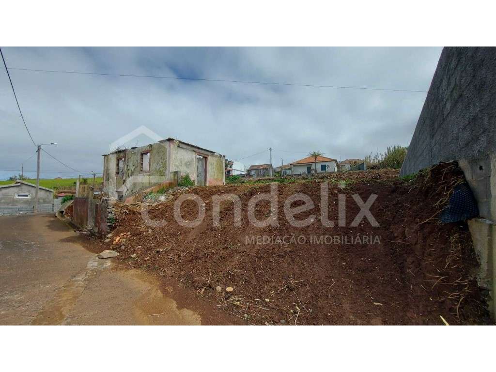 Propriedade para Recuperar com Vista Mar na Ponta do Pargo - Grande imagem: 2/17