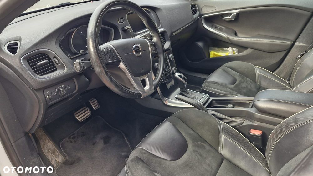 Volvo V40 D3 Drive-E R-Design Momentum - 16