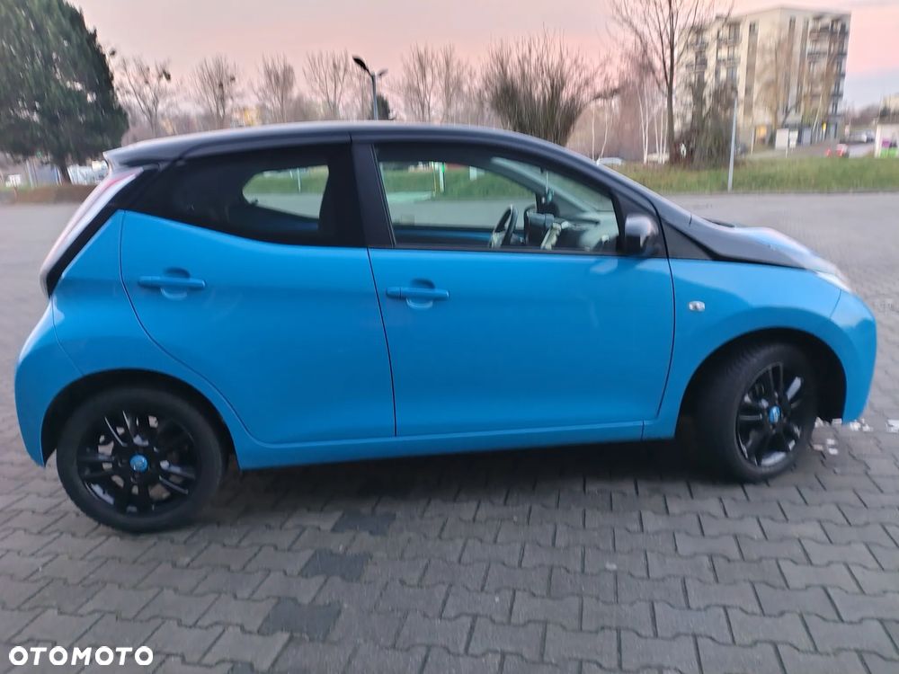 Toyota Aygo x-play touch - 9