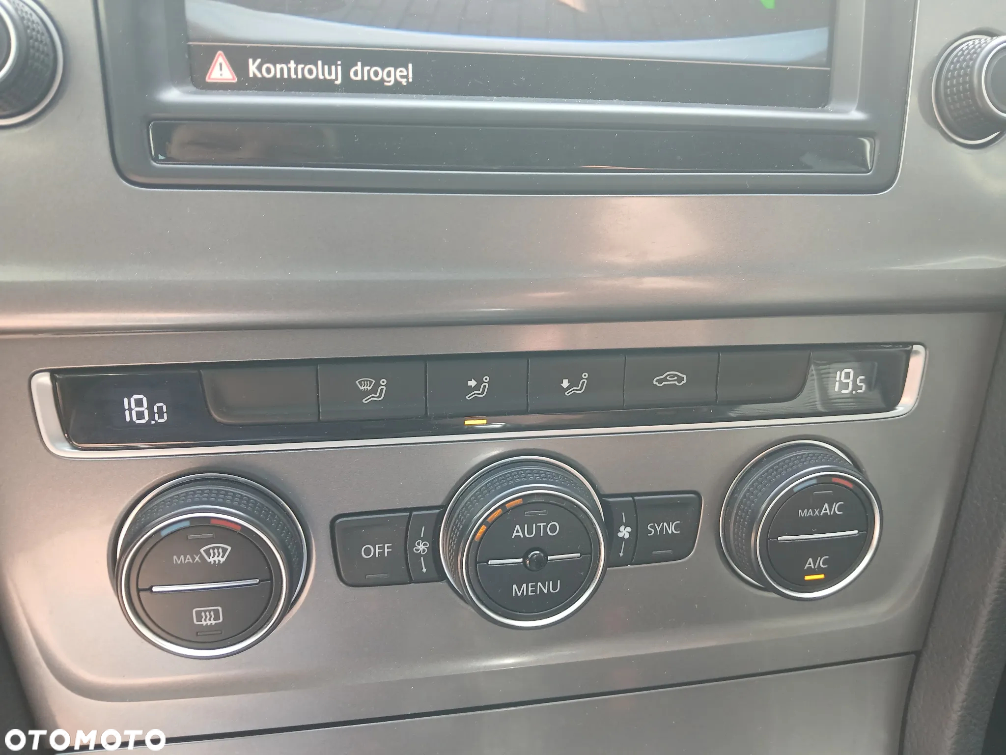 Volkswagen Golf 2.0 TDI BlueMotion Technology DSG Lounge - 25