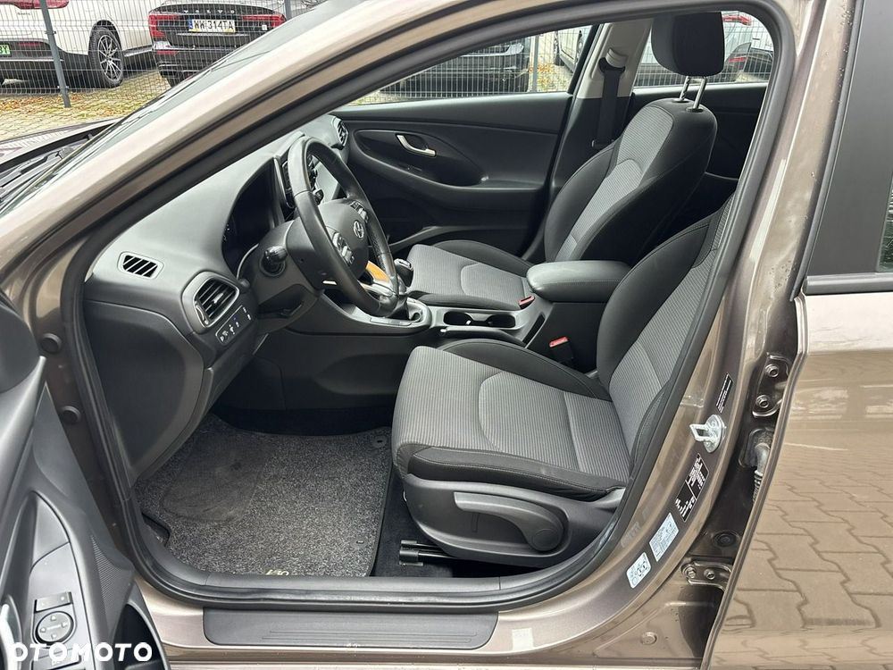 Hyundai i30 1.5 DPI Classic + - 10
