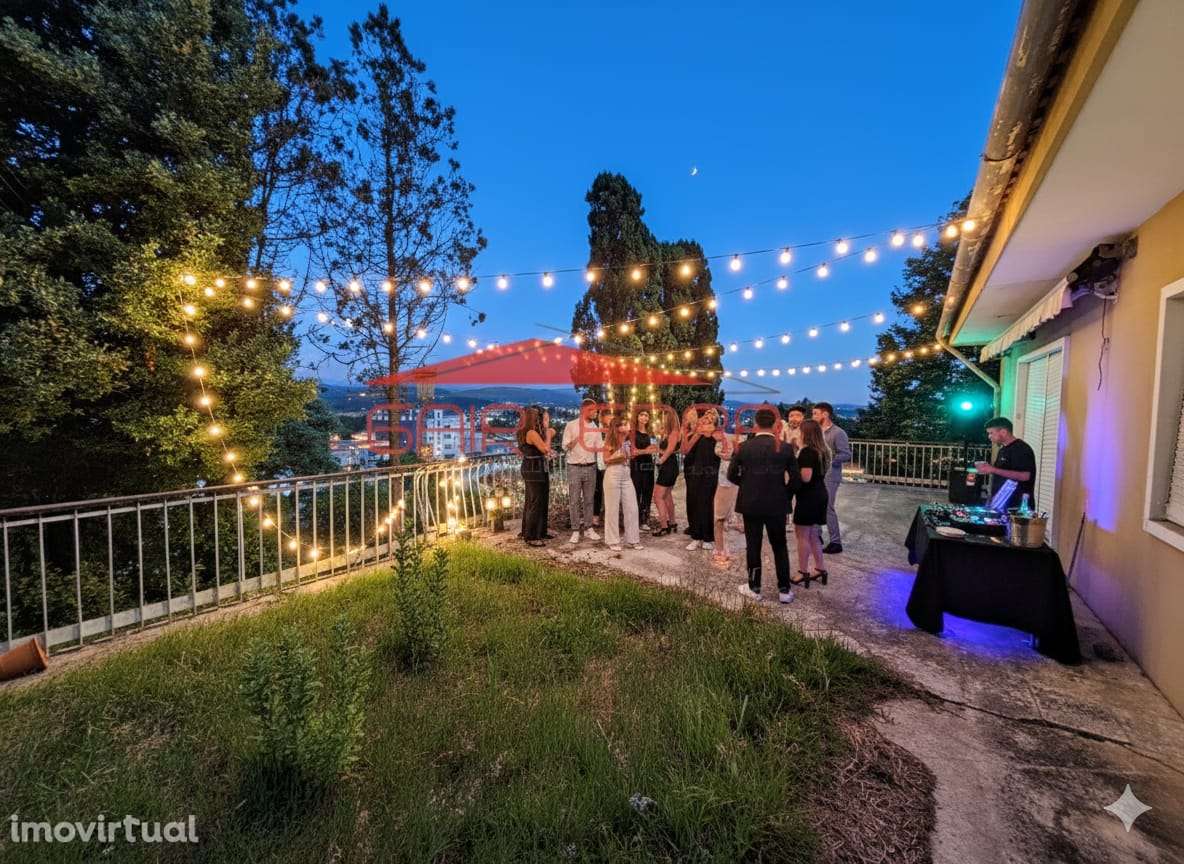 Moradia com duas casas piscina  5 lotes construção São João da Madeira - Grande imagem: 2/38