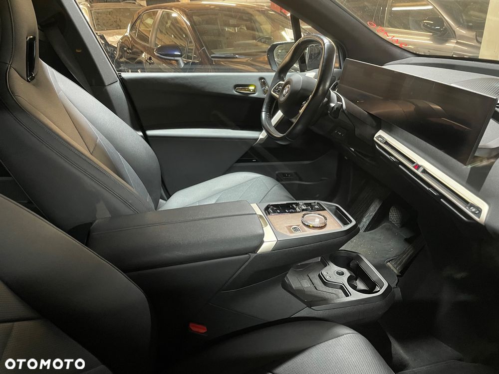 BMW iX - 5