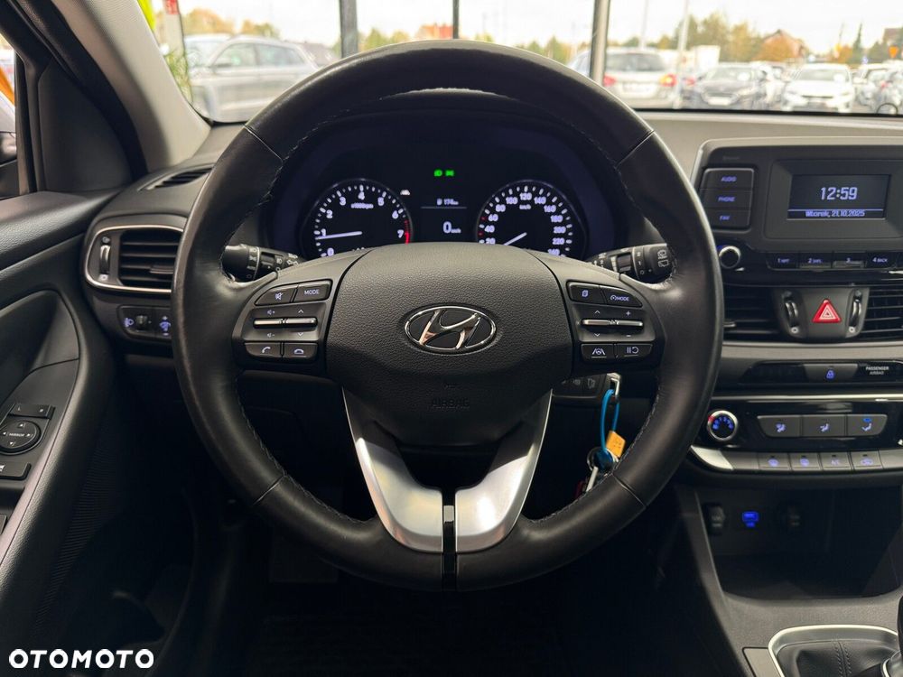 Hyundai i30 1.5 DPI Classic + - 15