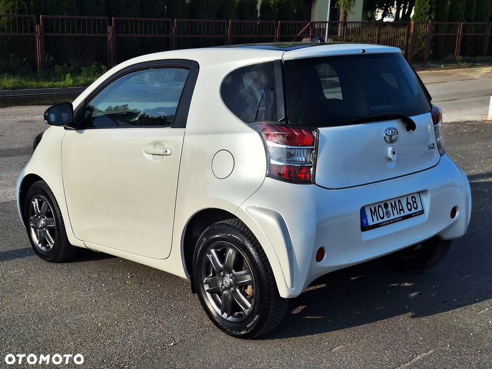 Toyota iQ 1.0 + - 15