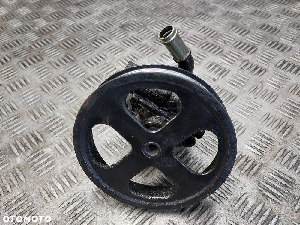 POMPA WSPOMAGANIA TOYOTA COROLLA E11 LIFT 1.9 D - 2