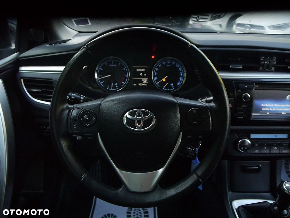 Toyota Corolla 1.6 Premium + - 18