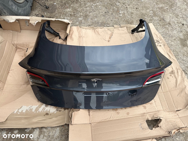 TYLNA KLAPA BAGAŻNIKA TESLA MODEL 3 KOMPLETNA. EU